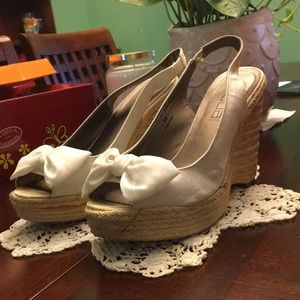 Moda Spana peep toed wedges with bow